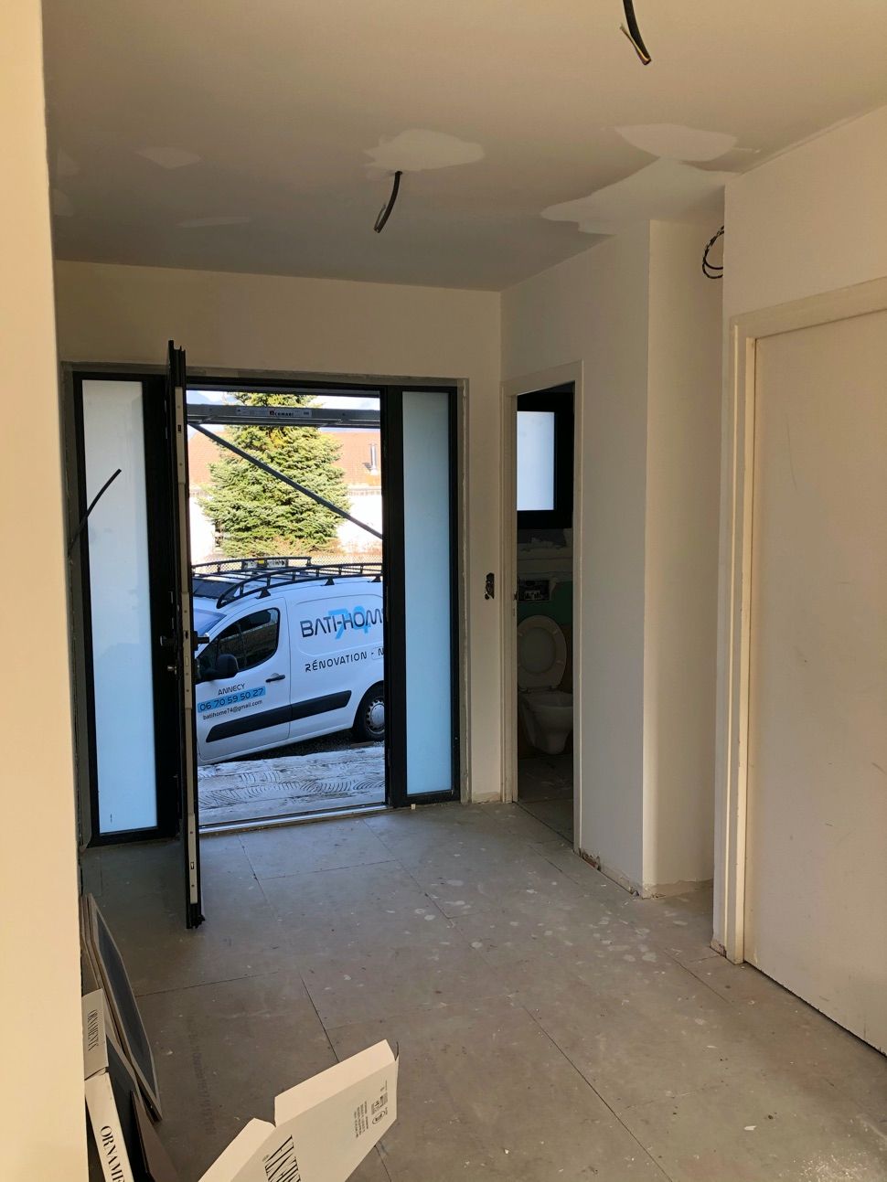 Placo dans un couloir