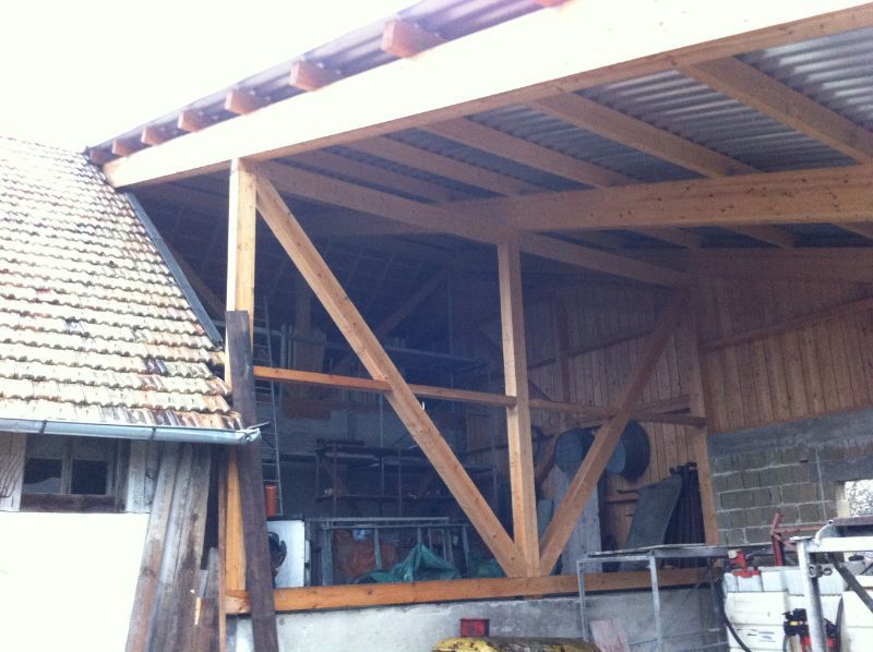 Überdachung aus Holz