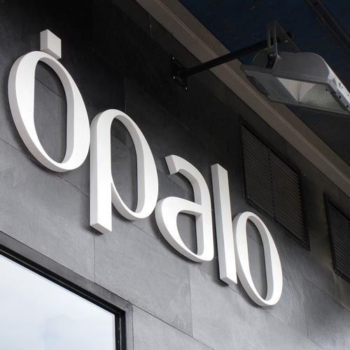 Las letras blancas tridimensionales 