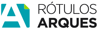 Logotipo de Rótulos Arques que presenta una letra "A" azul estilizada con una esquina verde lima junto al nombre de la empresa en negro.
