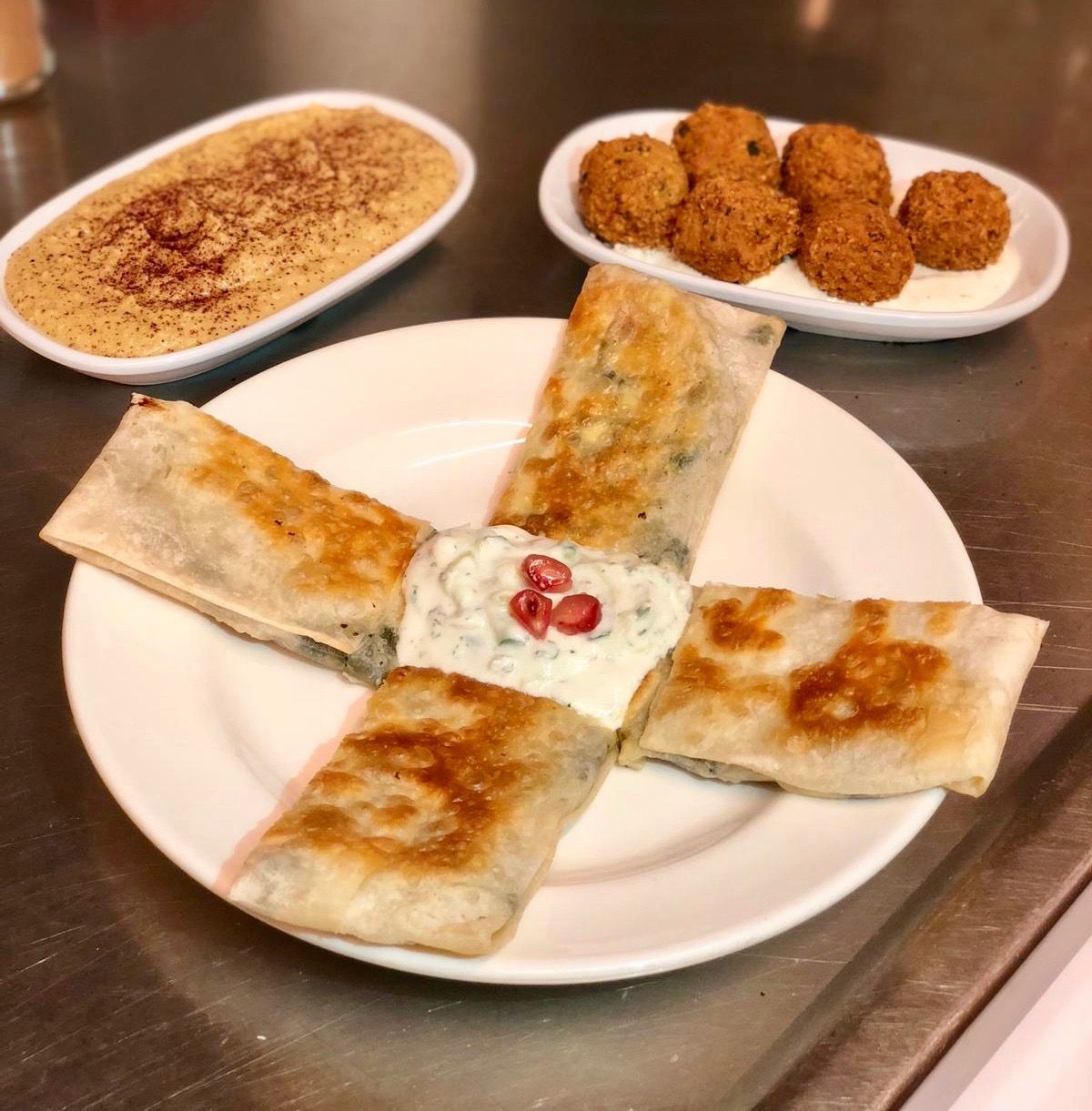 Mezze mit Hummus - Restaurant Tant Pis - Zürich