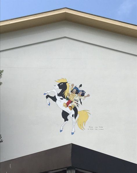 Peintures murales - Réalisation tout à main levée hauteur du dessin 4 mètres