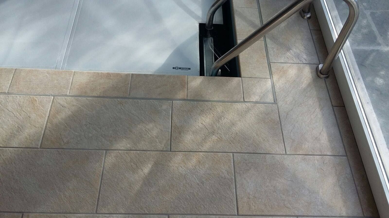 Posa piastrelle piscina