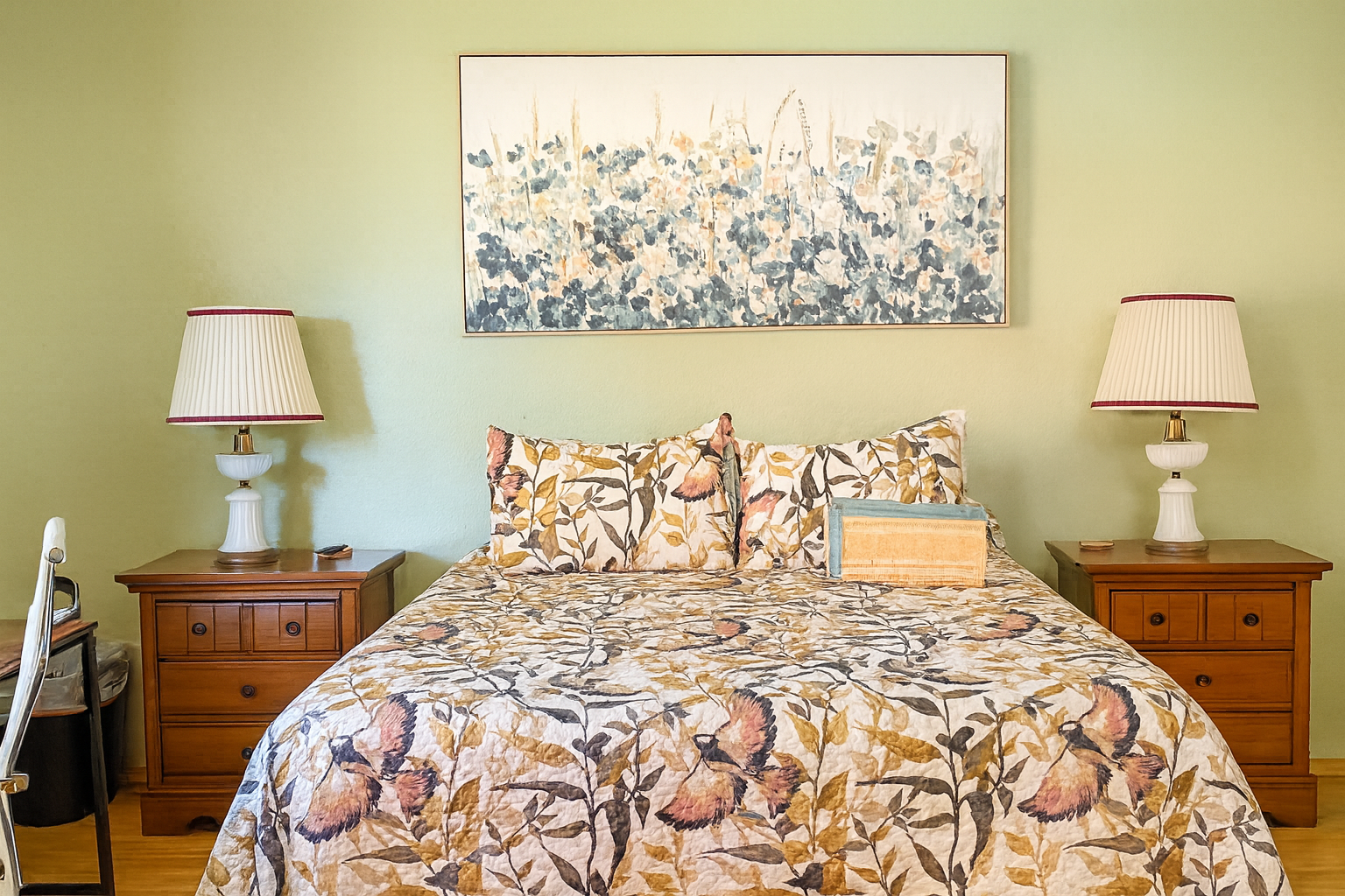 Meadow Harvest Suite with TV and private bathroom