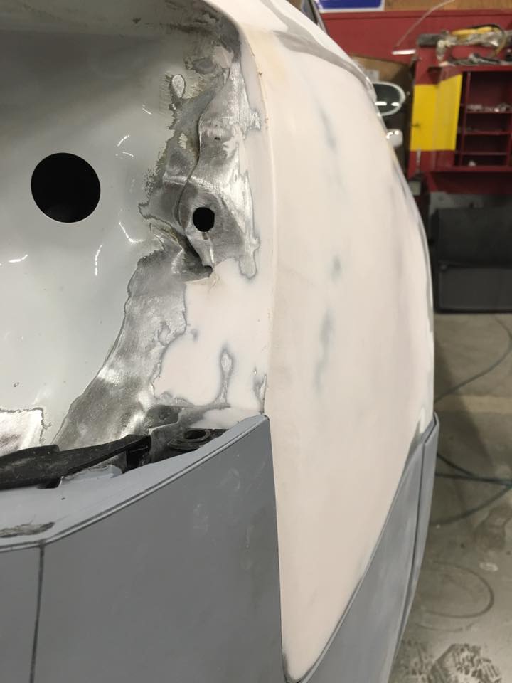 Carrosserie voiture blanche