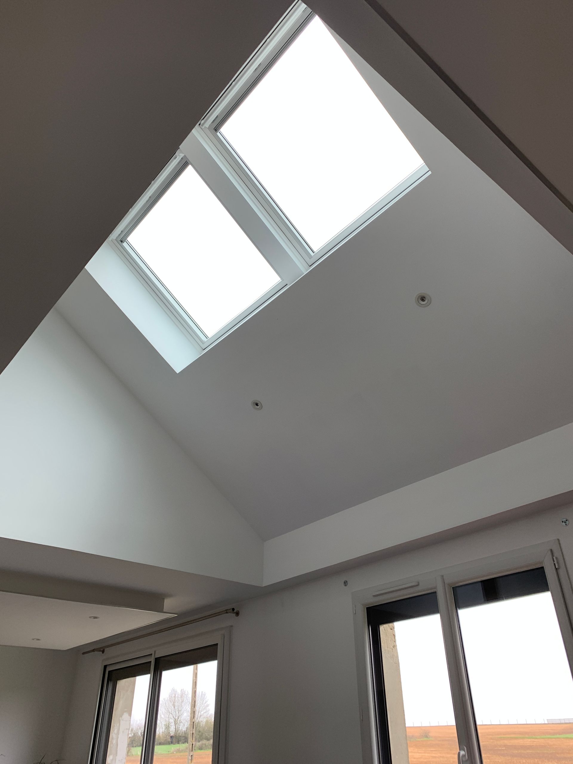 Fenêtres de toit fixes en PVC posées en puits de lumière