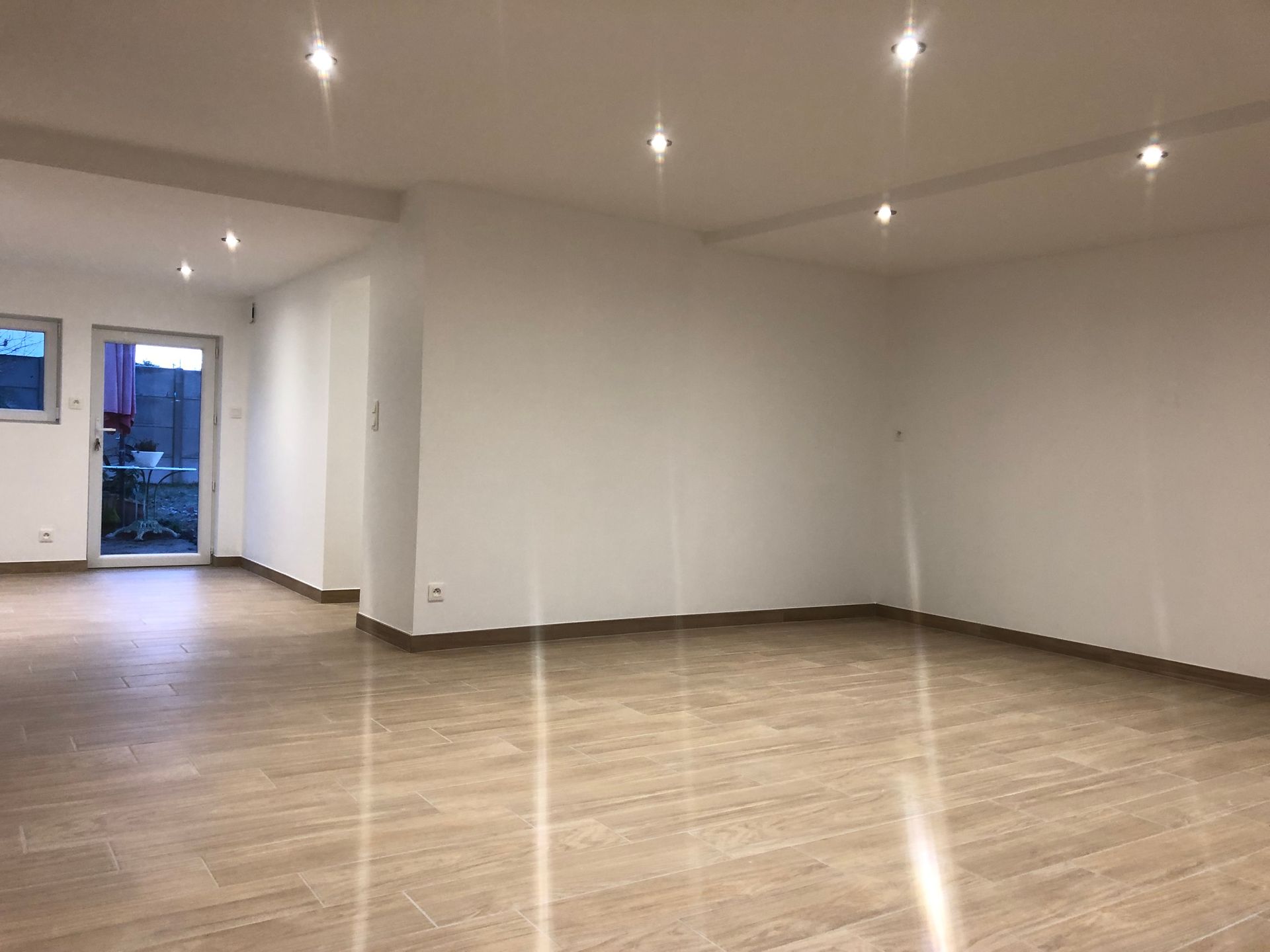 Parquet dans une grande pièce