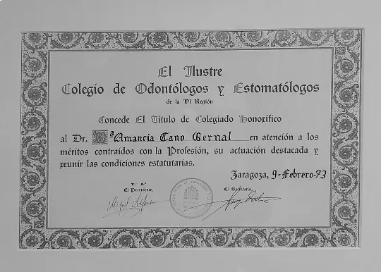 Certificado del Colegio de Odontólogos y Estomatólogos de Zaragoza, 9 de febrero de 1973.
