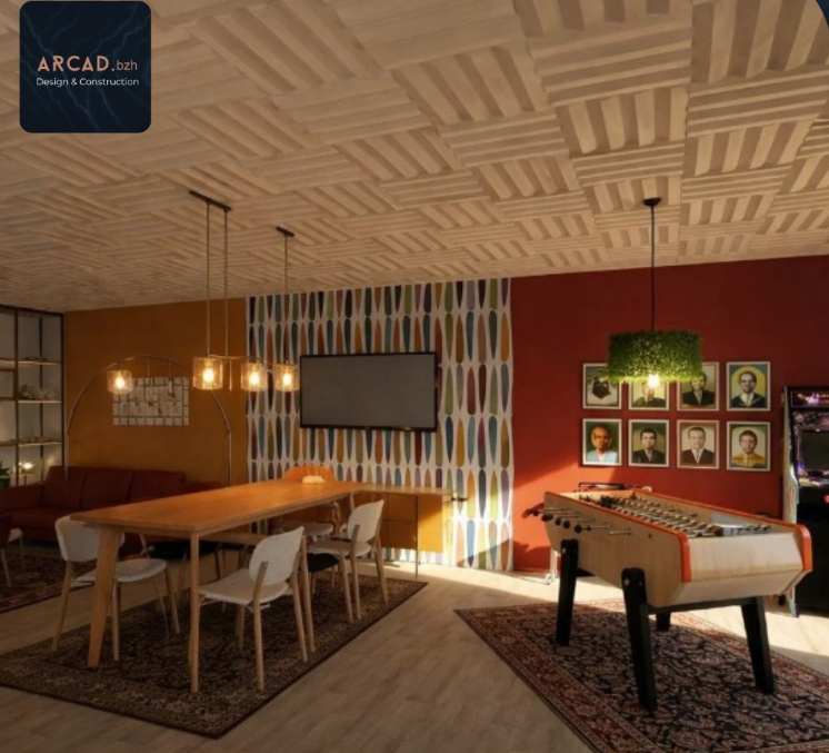 Salle à manger élégante avec une table en bois, des luminaires suspendus, un plafond à motifs, des décorations murales et un baby-foot.