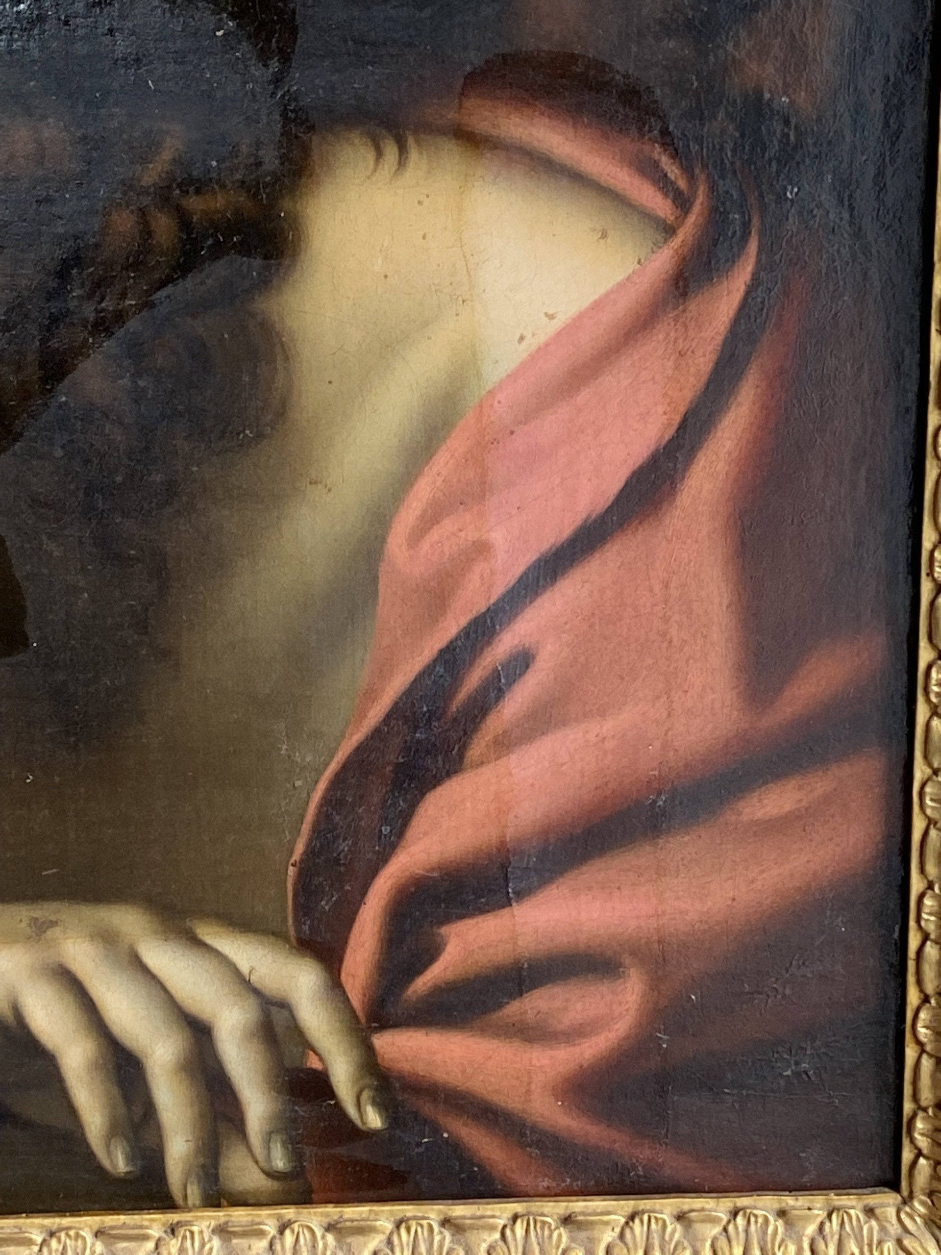 Tissu rouge peint sur un tableau