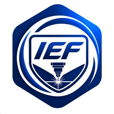 Logotipo azul hexagonal de IEF con anillos circulares y un icono blanco de taladro estilizado