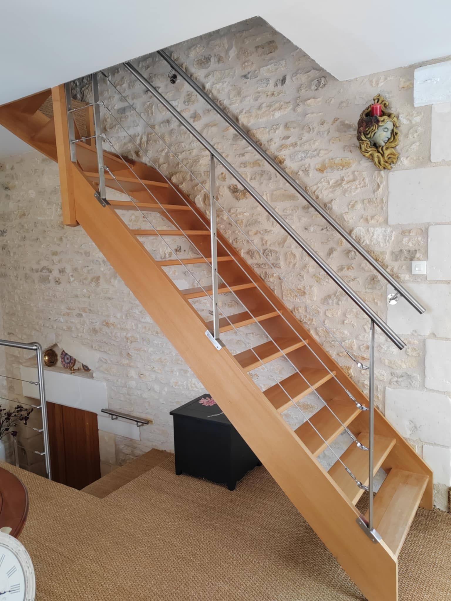 Pose d'un escalier bois dans un appartement