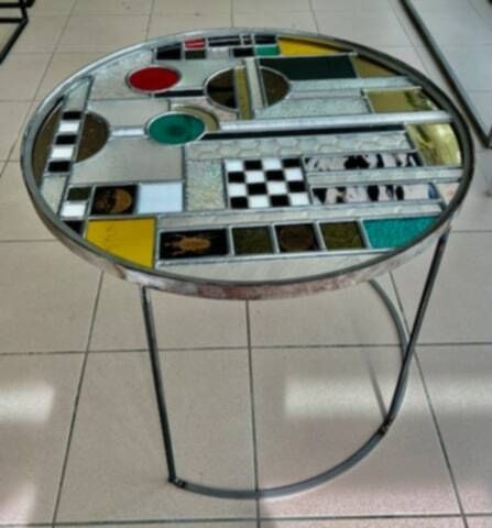 Pose de plateau sur une ossature métal pour la création de deux tables basses