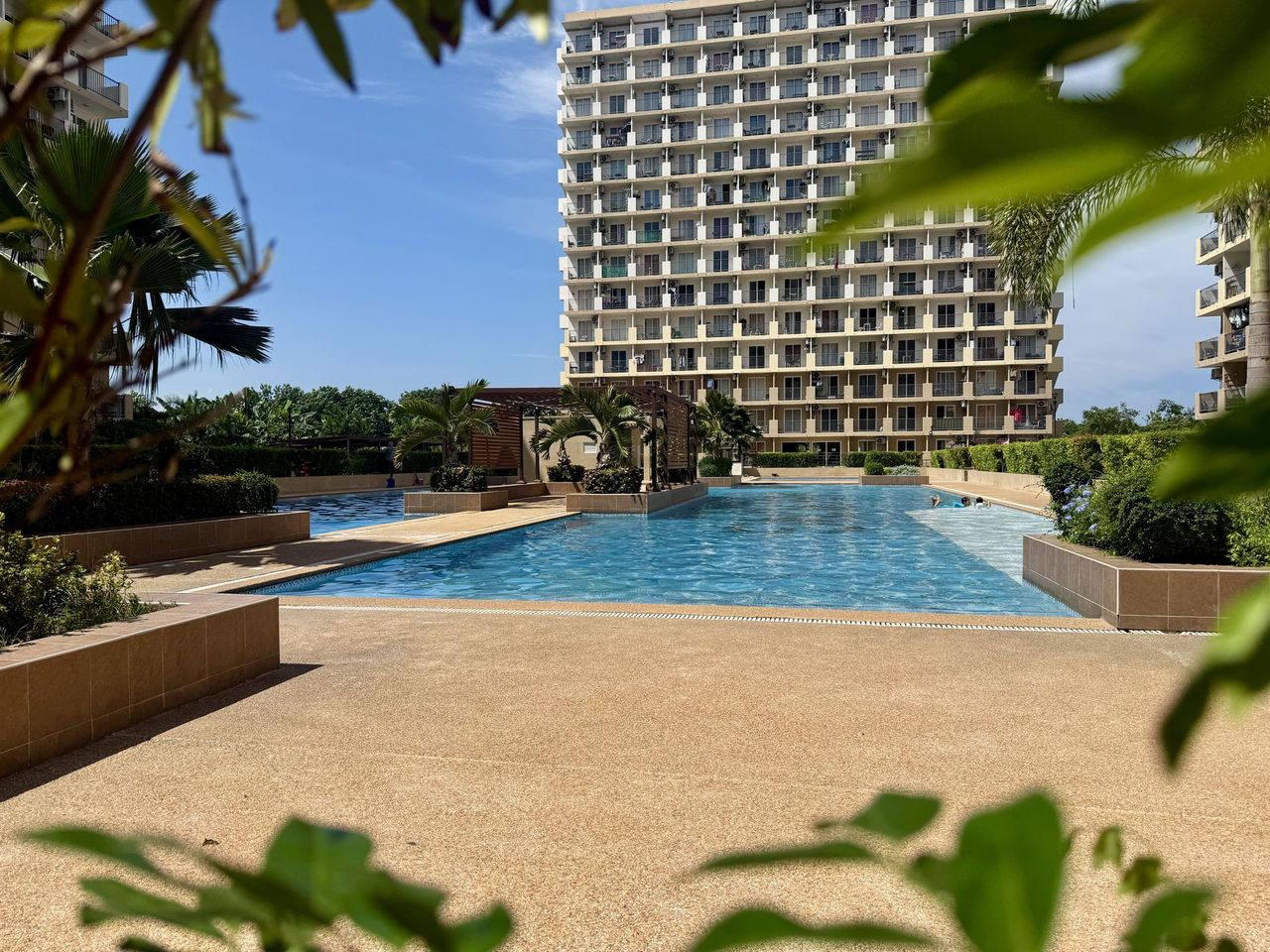 The pool and residence buildings at Saekyung, Lapu-Lapu
