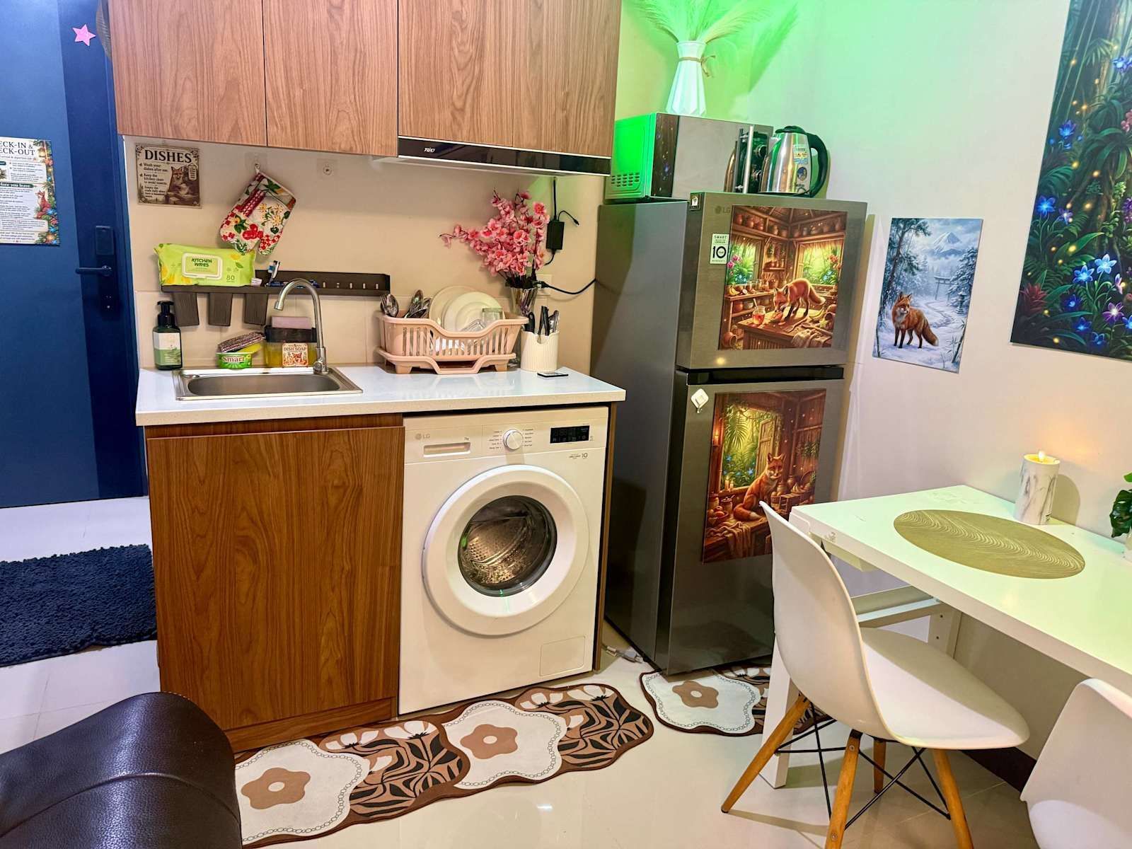 Fully equipped kitchen in a Themed World short-stay apartment