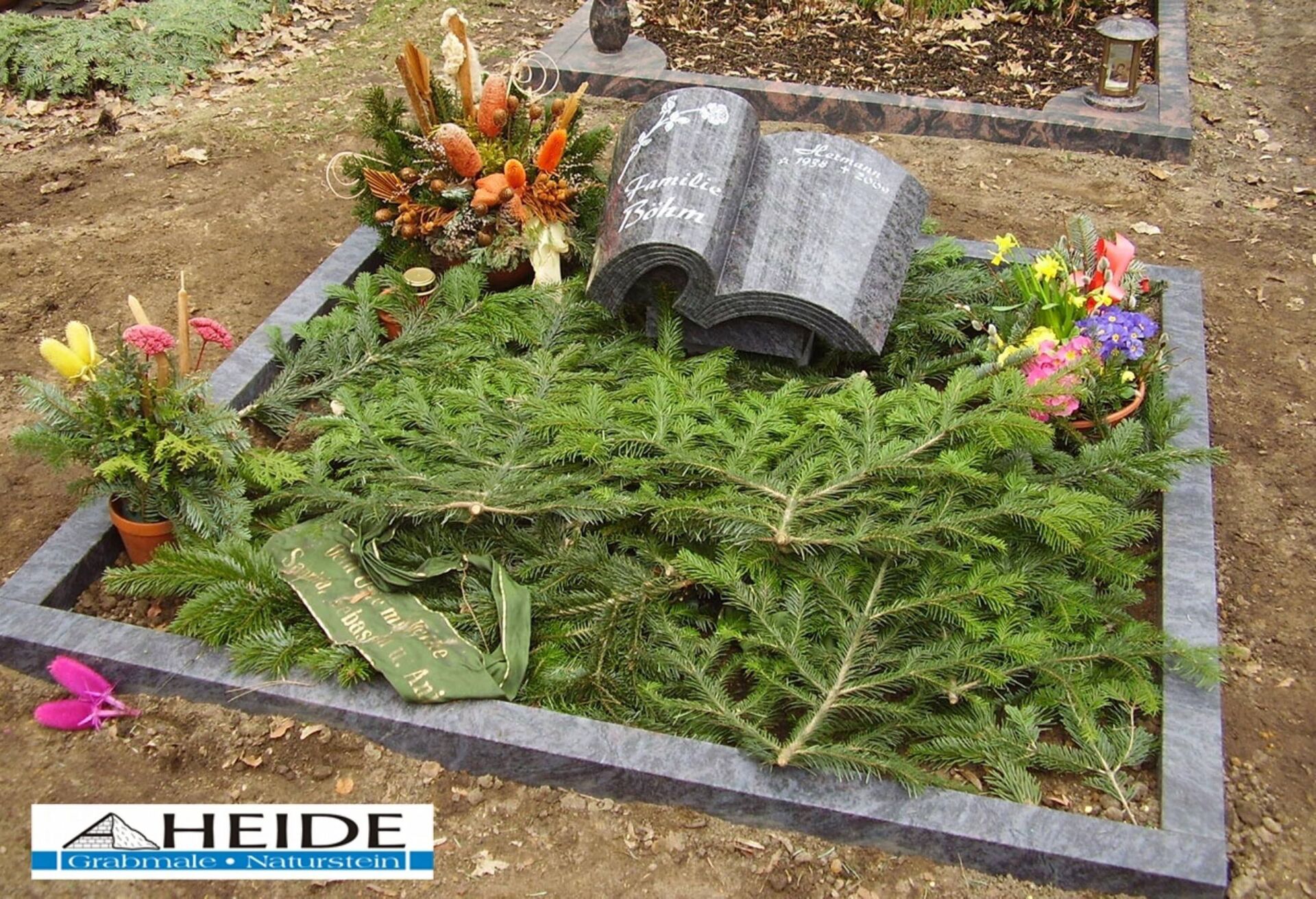 Referenz: Doppelgrab 04