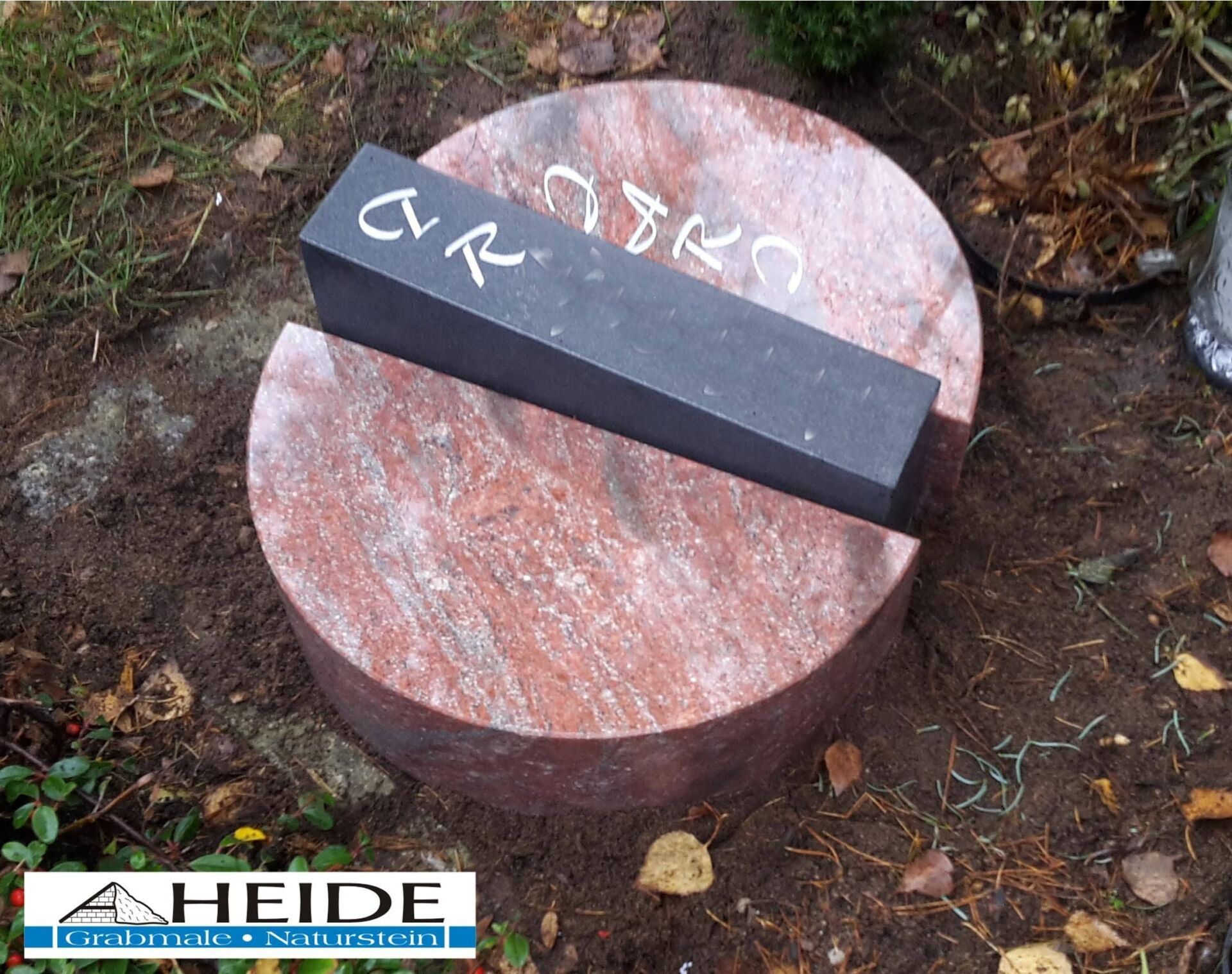 Referenz: Urnenstein - Liegestein 02