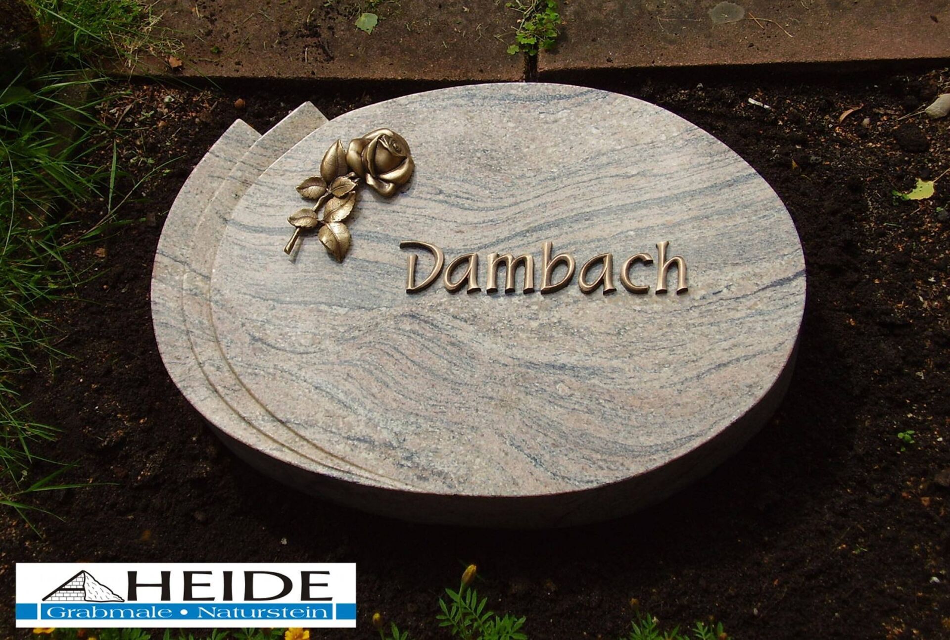 Referenz: Urnenstein - Liegestein 04