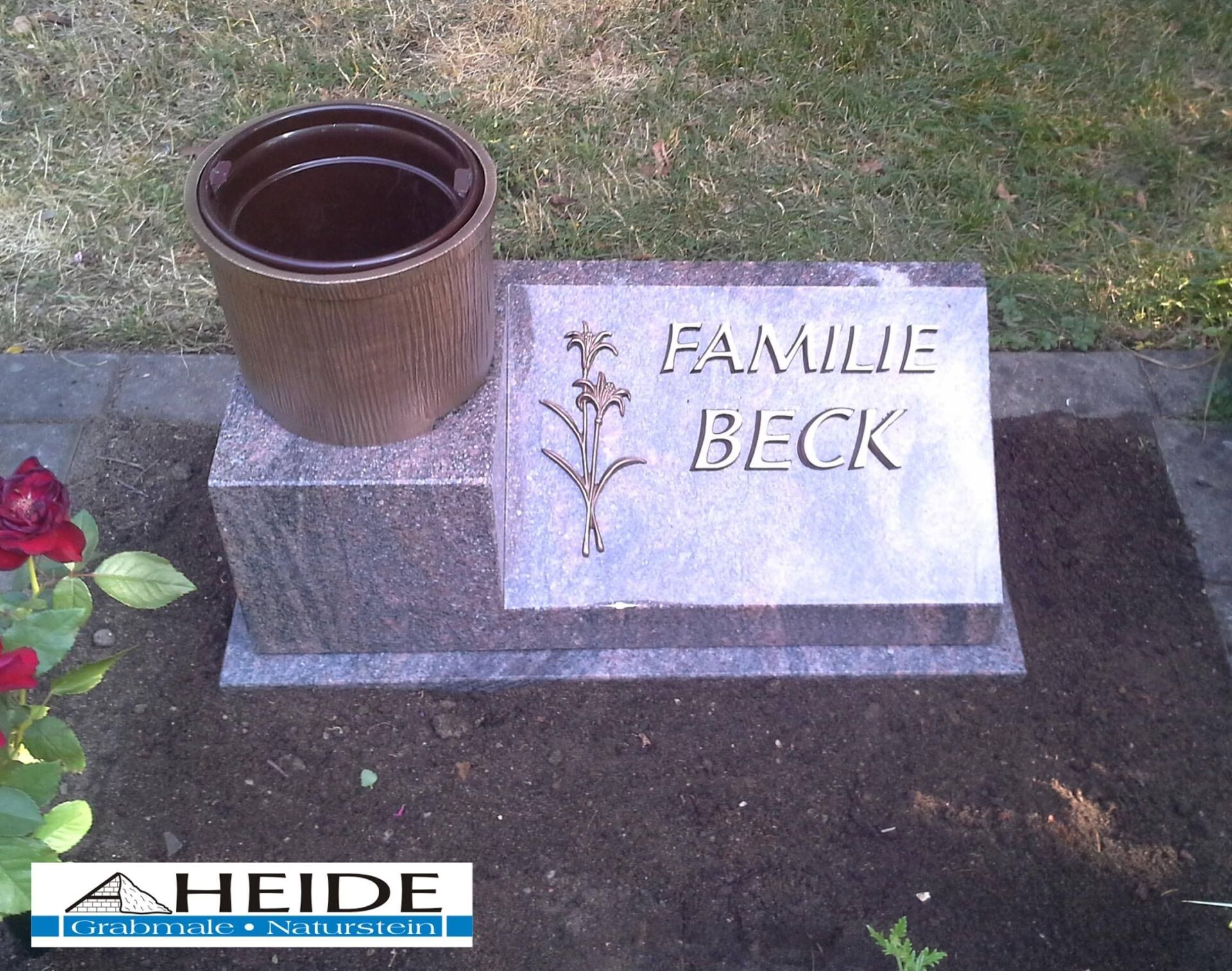 Referenz: Urnenstein - Liegestein 08