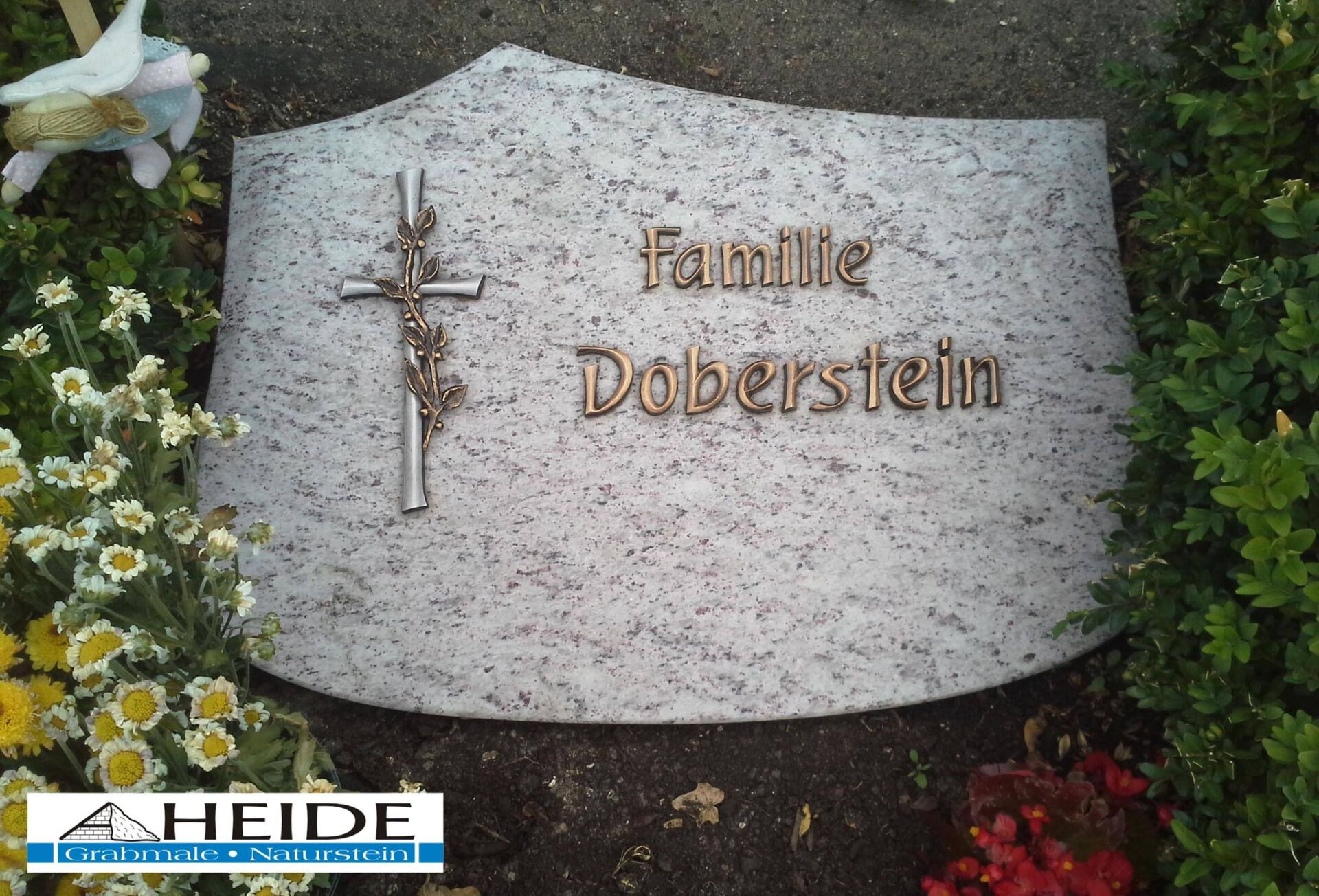 Referenz: Urnenstein - Liegestein 09