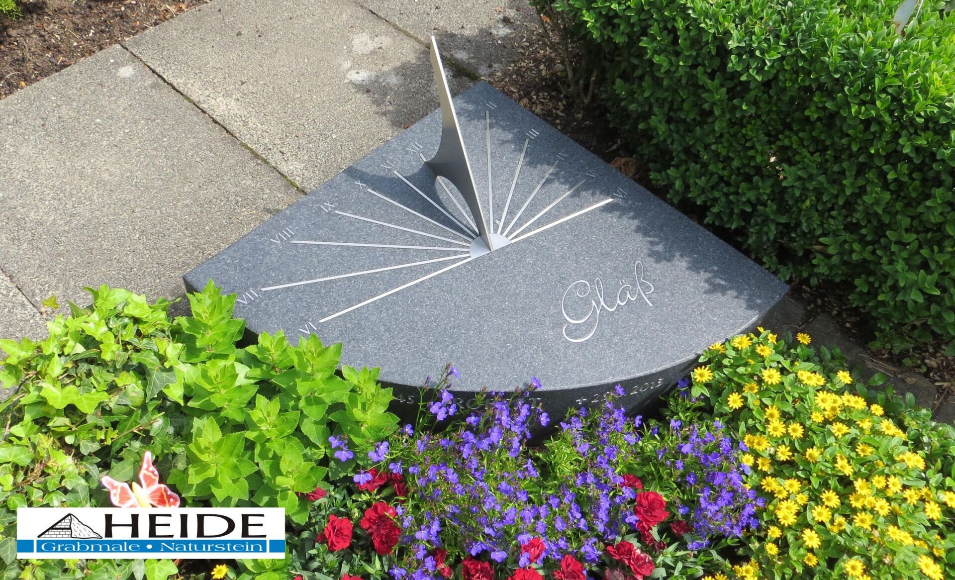 Referenz: Urnenstein - Sonnenuhr