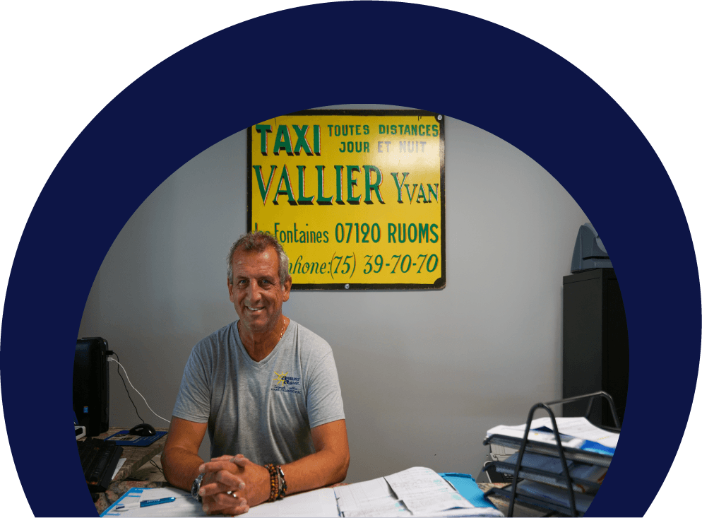 Lionel Vallier dans son bureau