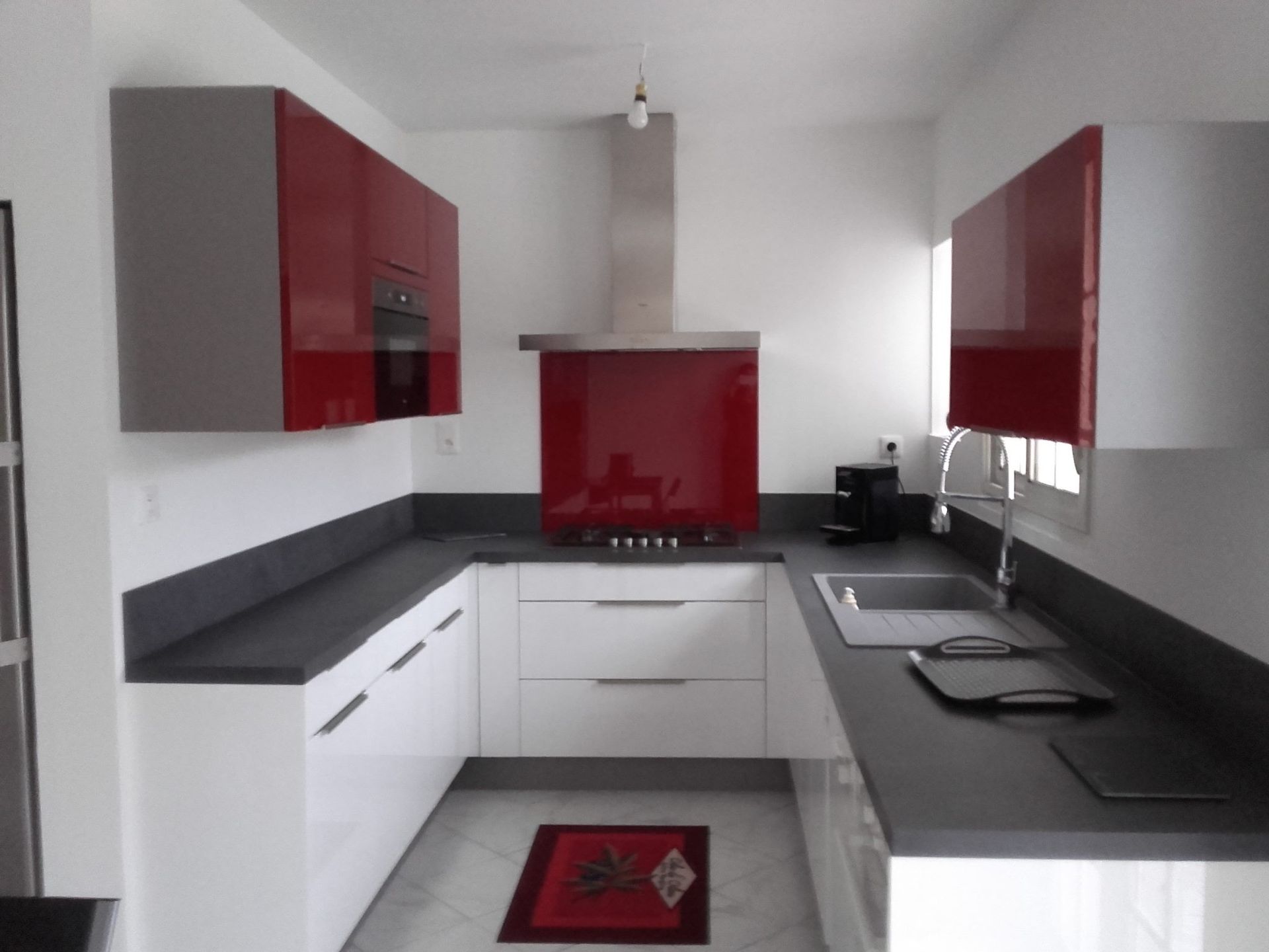 Fond de hotte verre trempé laqué rouge