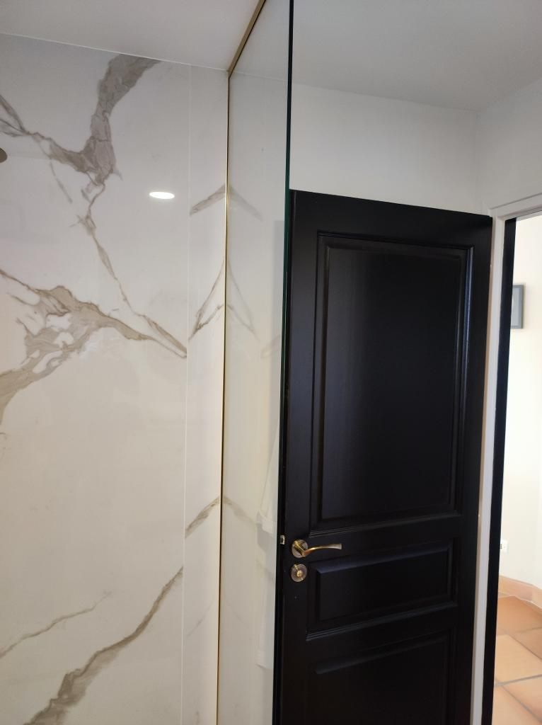 Pose d'une paroi de douche fixe