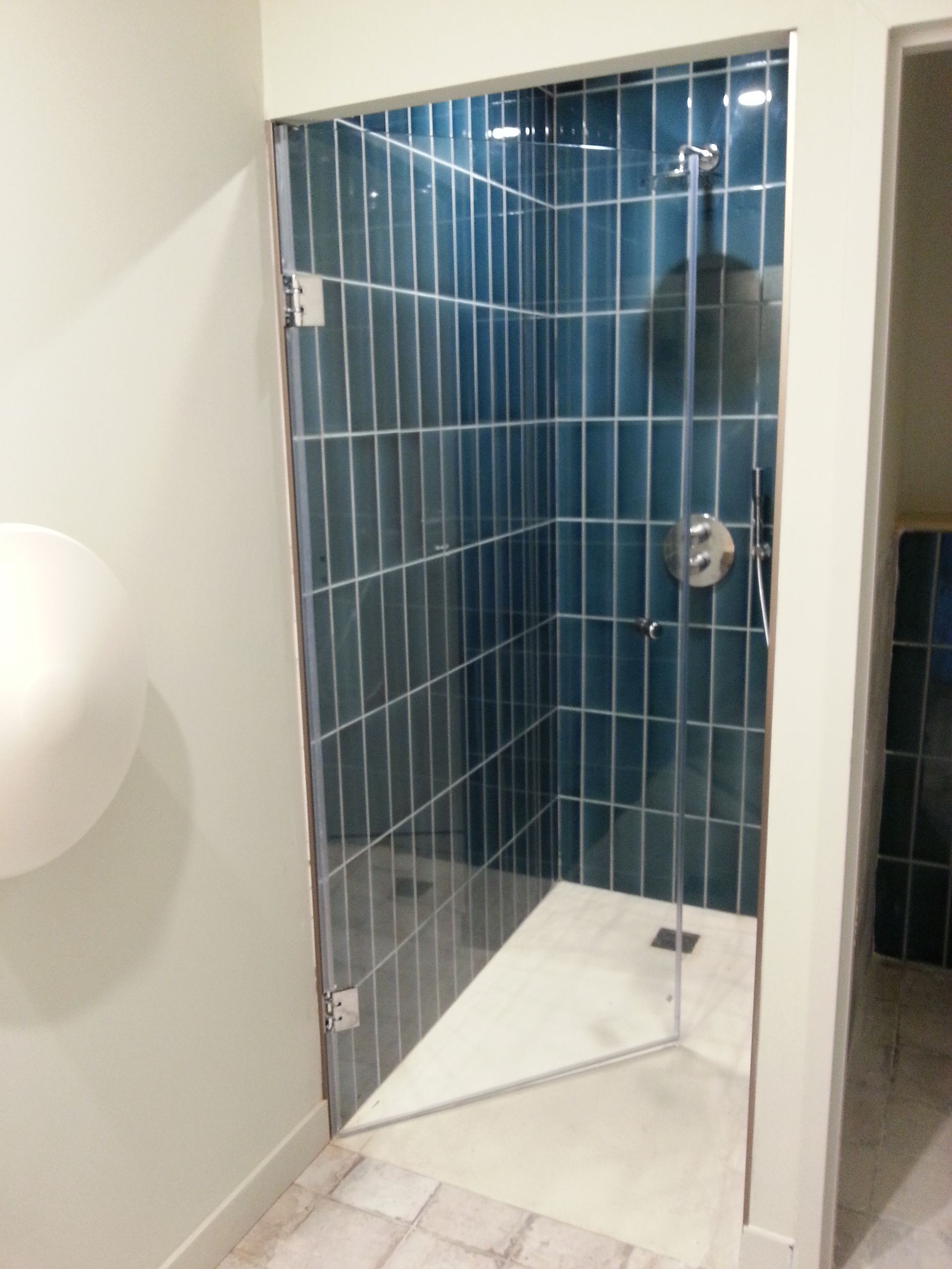 Installation d'une paroi de douche