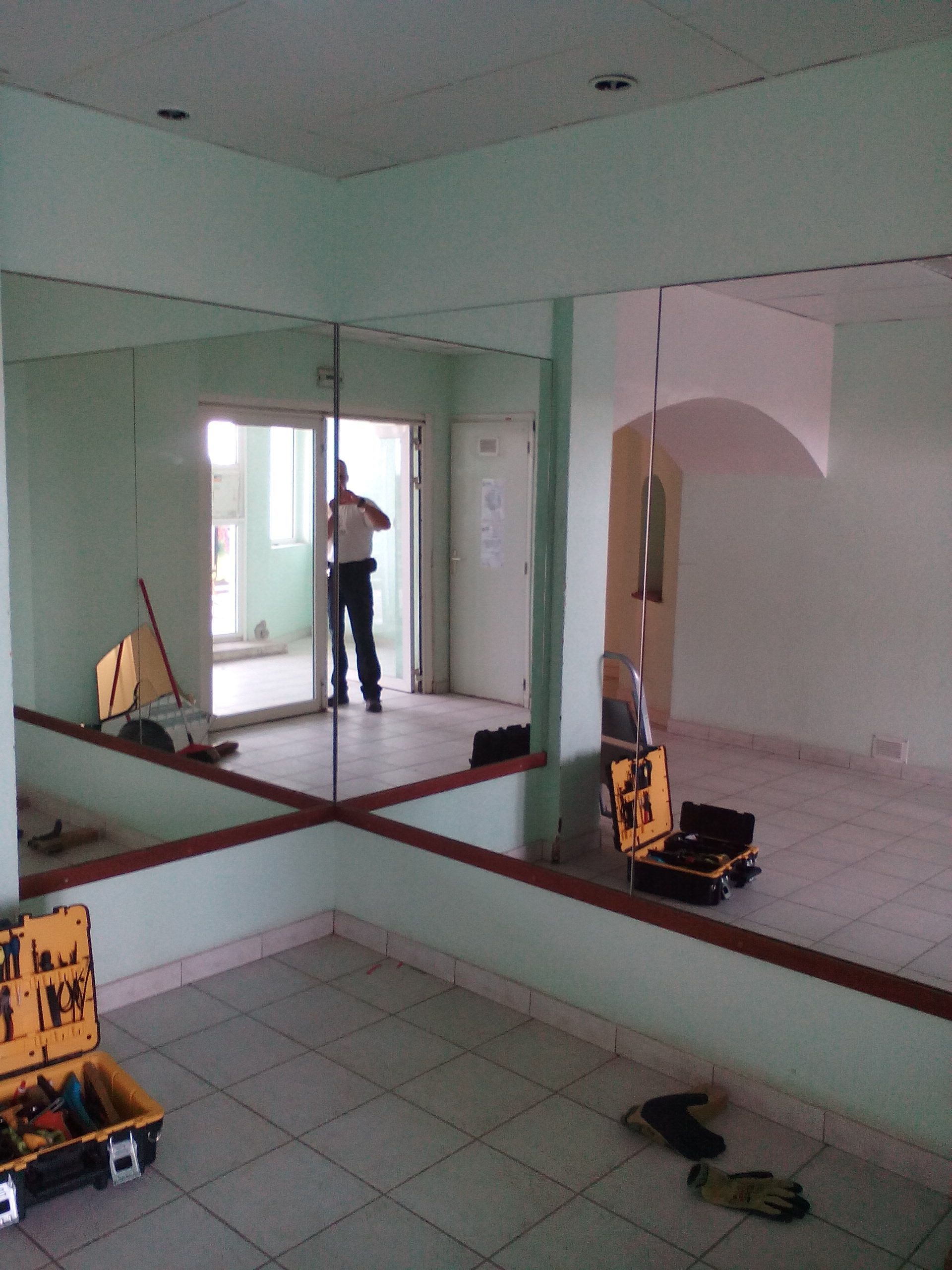 Pose et remplacement de miroirs