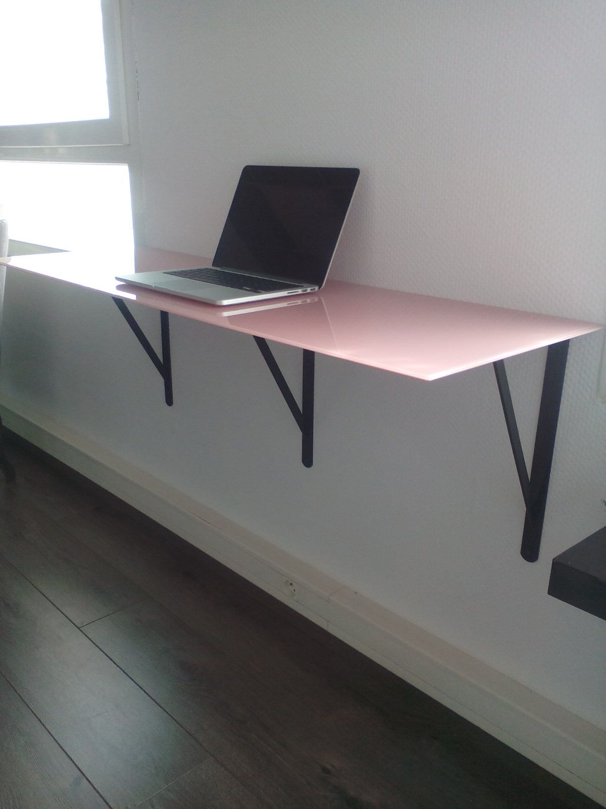 Tablette en verre de couleur