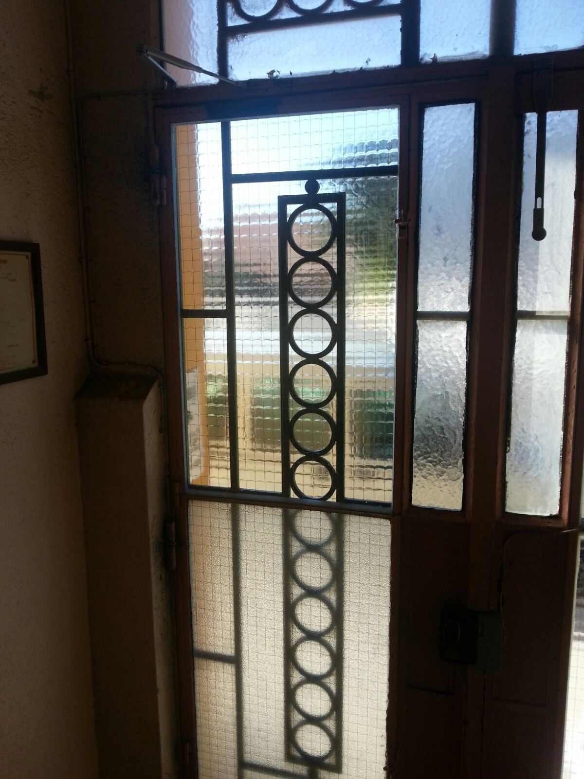 Pose de verre de décoration