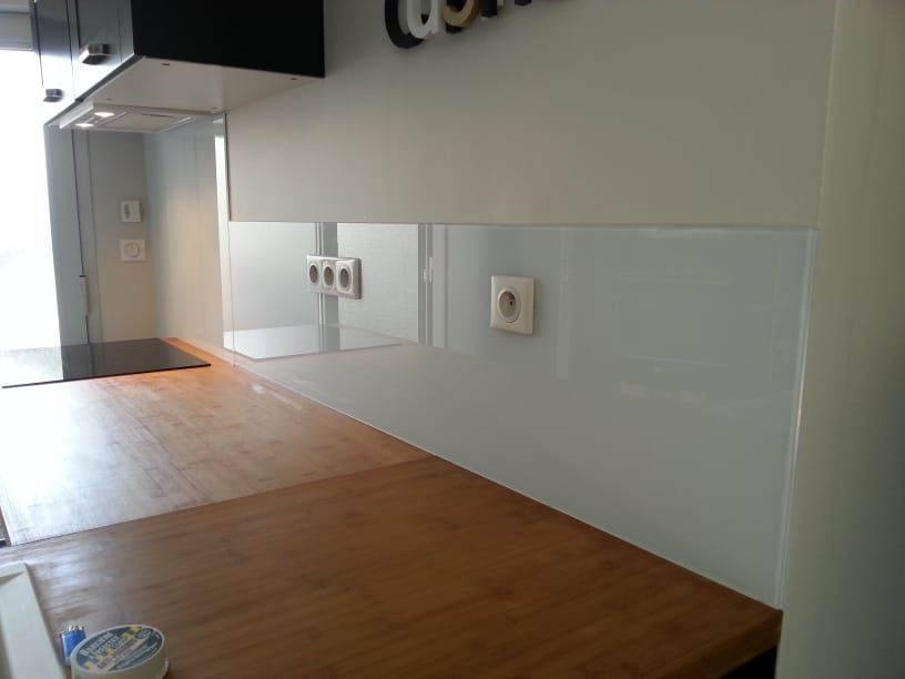 Crédence en verre laqué blanc