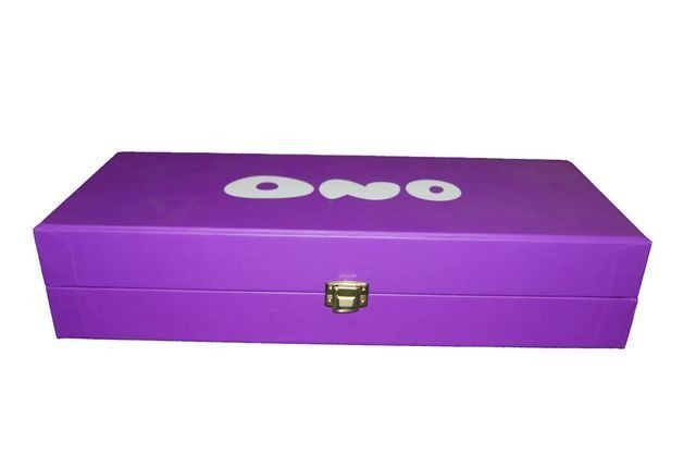 Una caja morada con la palabra ono en ella
