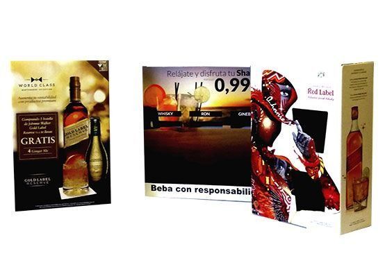 Una botella de Johnnie Walker se muestra en un cartel.