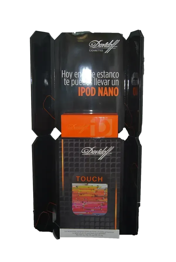 Una caja de cigarrillos Davidoff Touch sobre un fondo blanco.