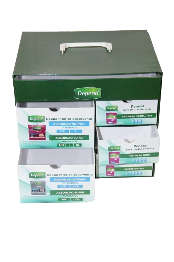 Una caja verde con cuatro cajones y un tirador sobre un fondo blanco.