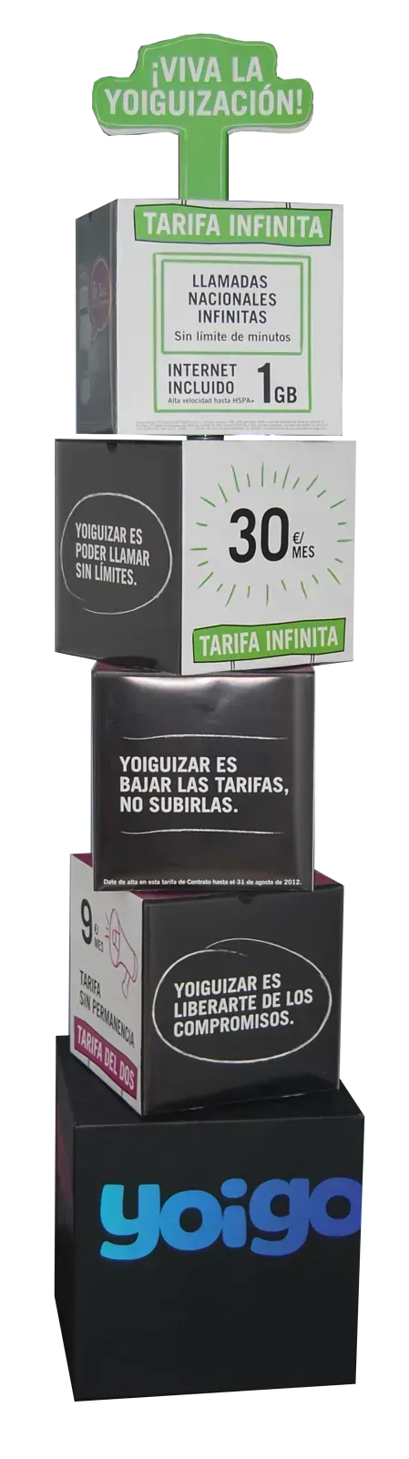 Una pila de cajas de Yoigo apiladas una encima de otra