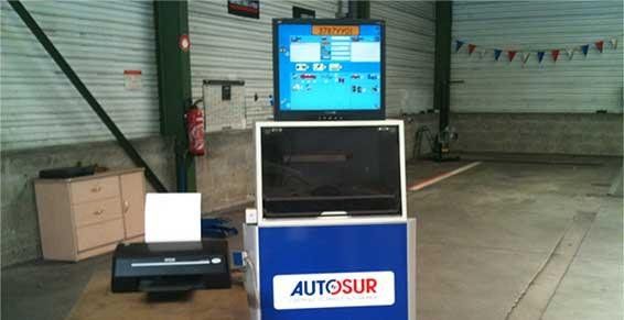 Un ordinateur du centre de contrôle technique en fonction