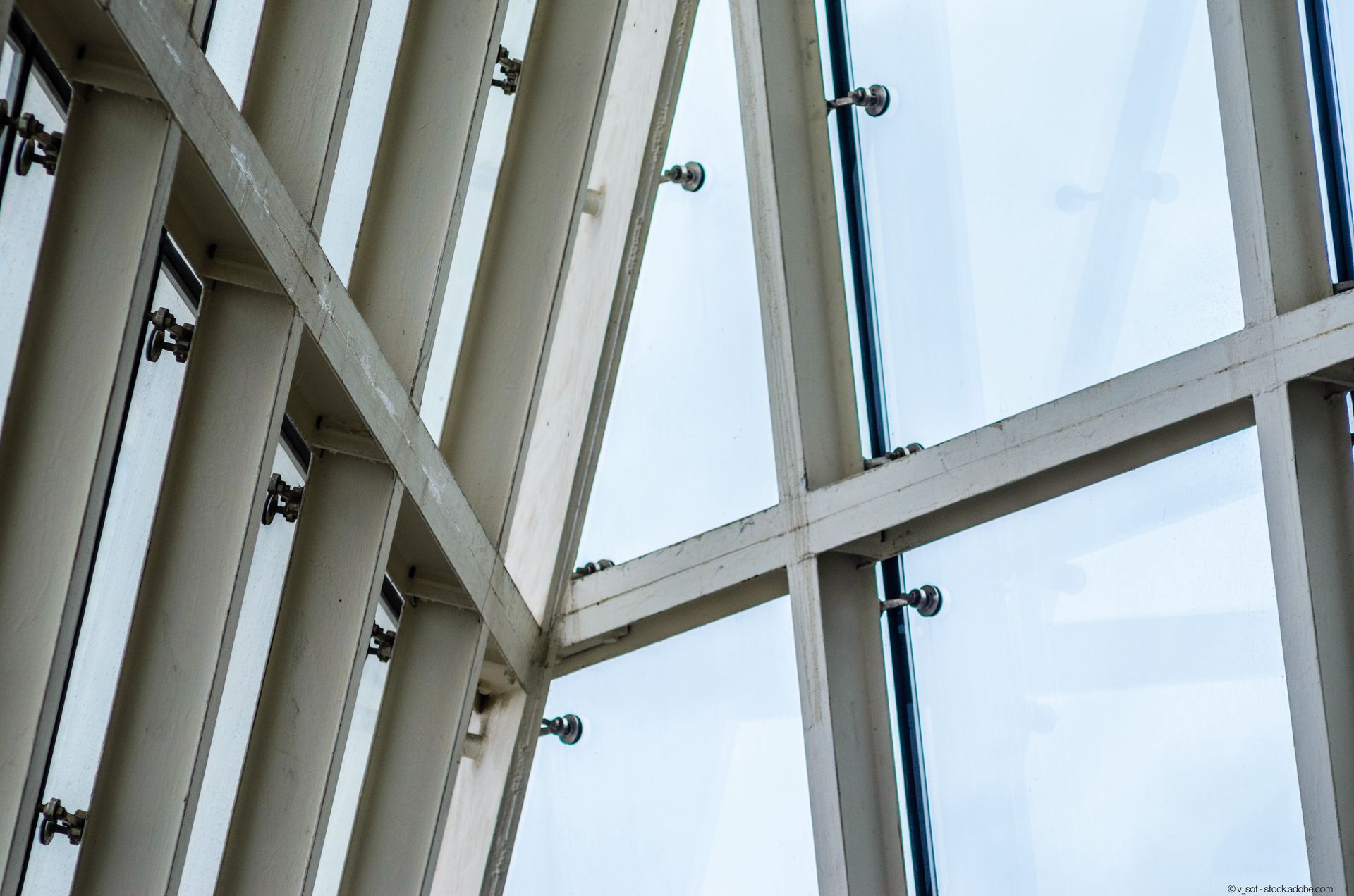 Glashalter. Glasmontage. Fassadensystem