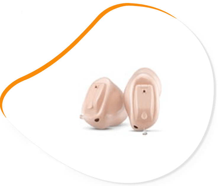 Deux appareils auditifs beiges sur une surface blanche, à l'intérieur d'un ovale bordé d'orange.