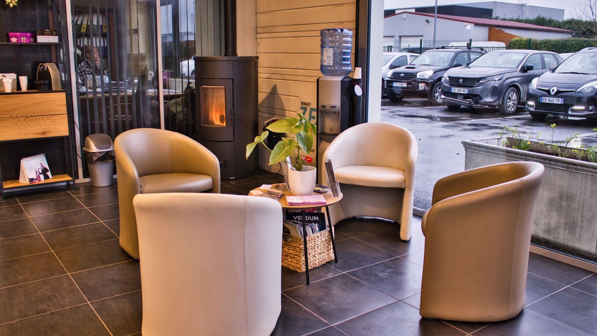 Salle d'accueil de garage Cerf'Auto
