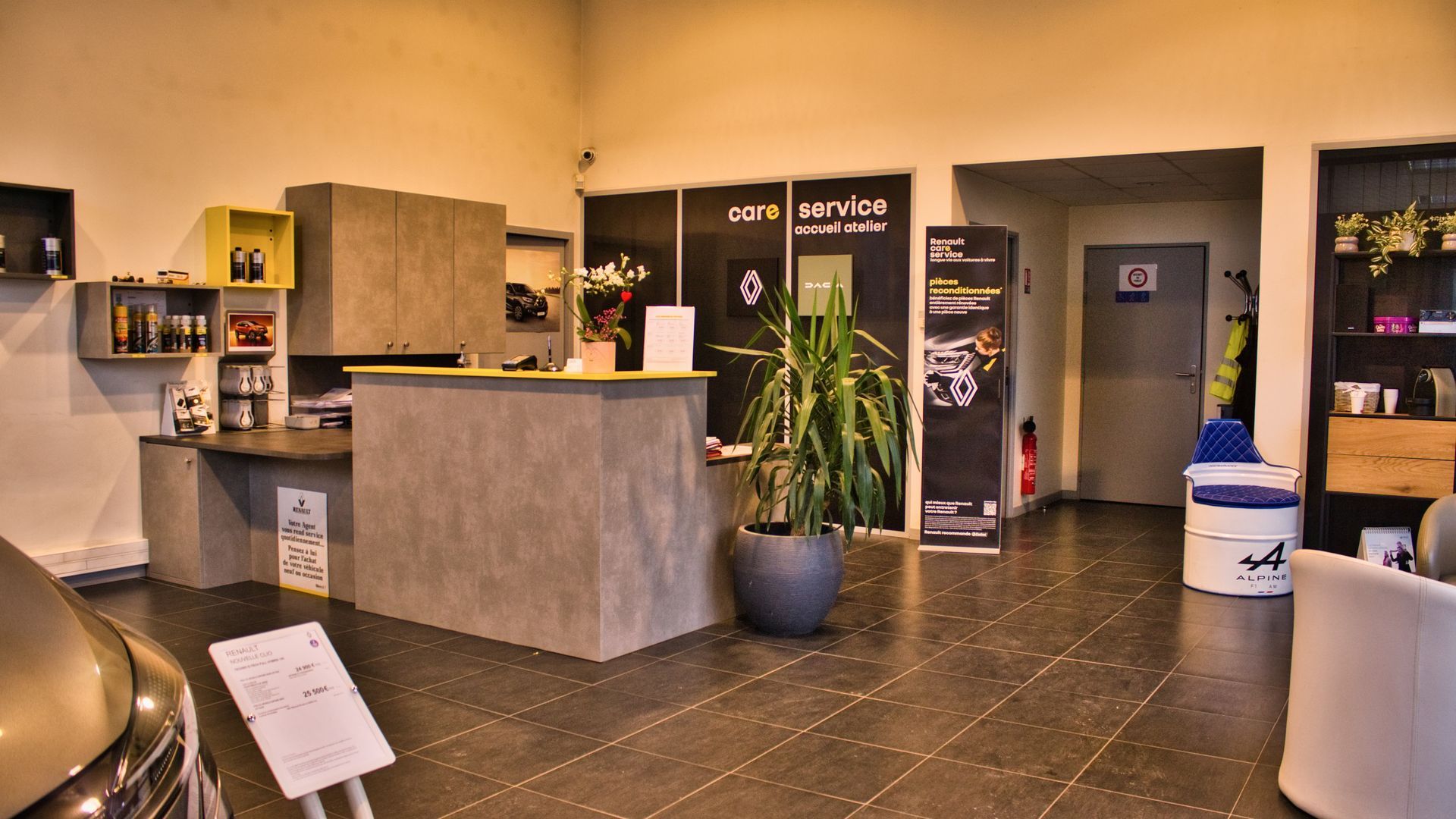 La salle d'accueil de CERF’AUTO 