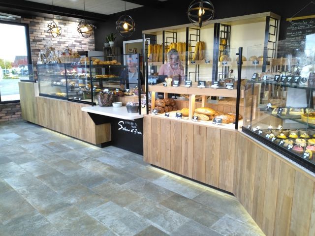 Comptoir avec viennoiseries