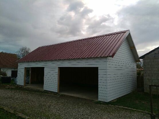 Bardage de garage en bois blanc