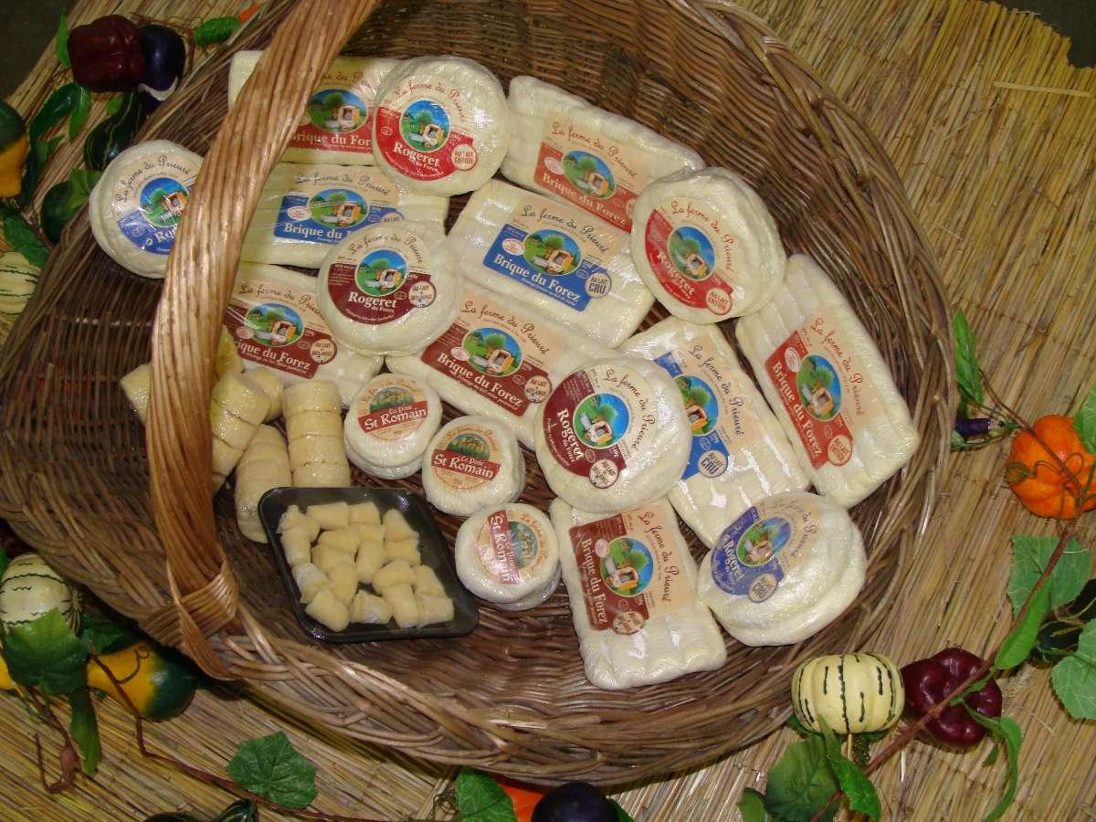 Vente de fromage à La ferme du Prieuré, dans la Loire (42)