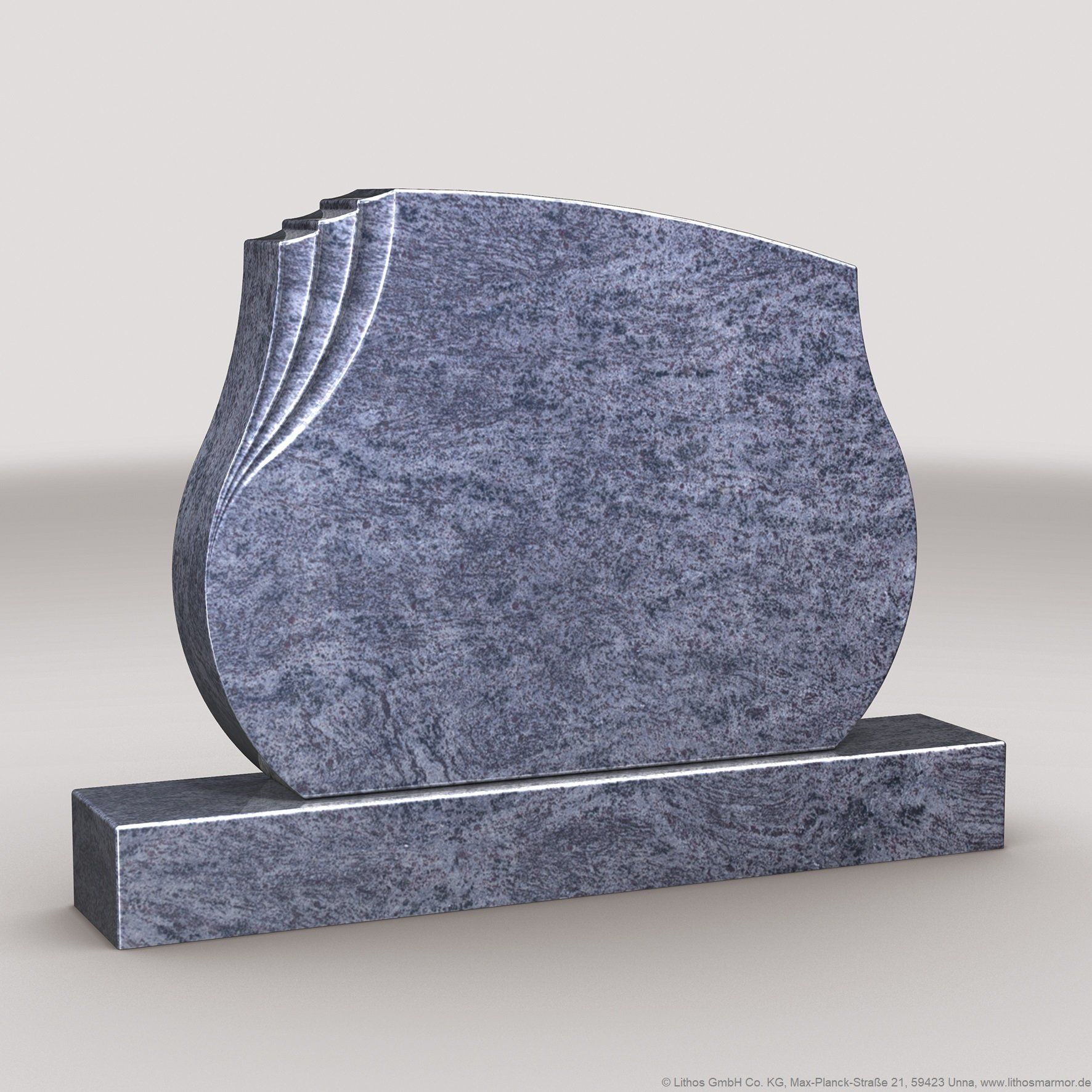 Grabstein aus grauem Granit mit geschwungenem, geschichtetem Design auf rechteckigem Sockel.