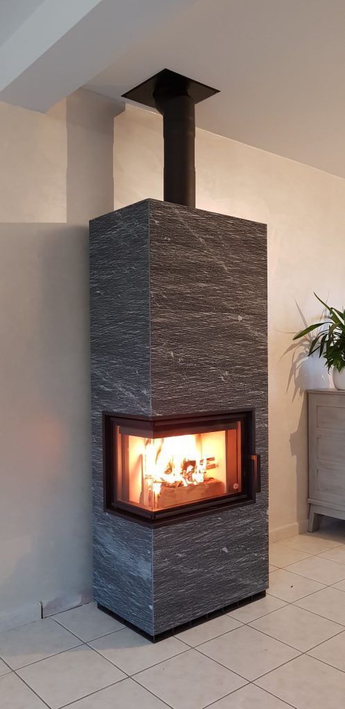 Poêle à bois Tulikivi de couleur gris foncé