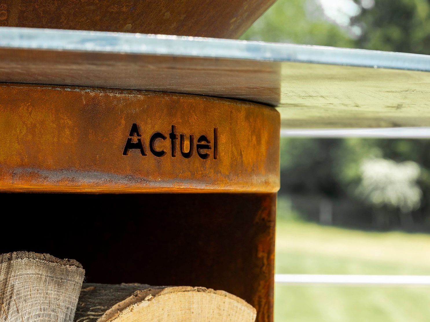 Détail d'un meuble supportant un brasero