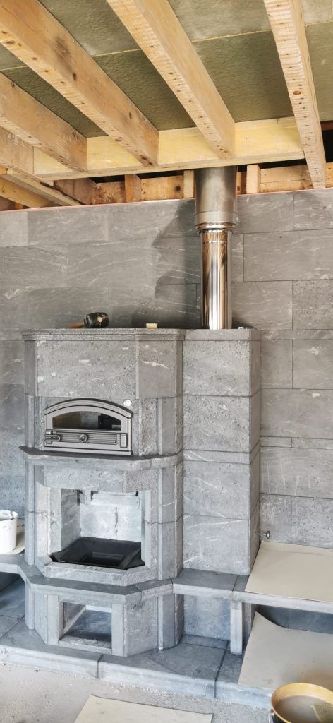 Étape 8 du montage de masse d'un poêle à bois Tulikivi en pierre ollaire Mammutti